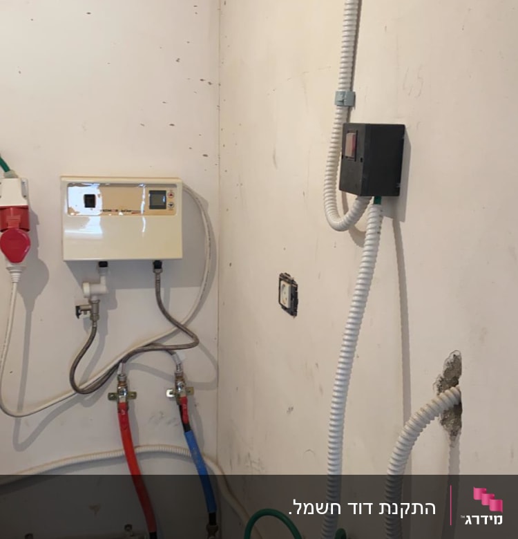 מערכת צינורות ומחברים לקולטי שמש